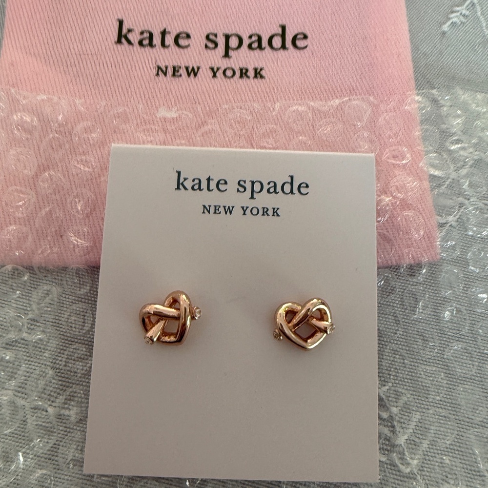 Kate Spade Loves me Knot stud earrings NWT